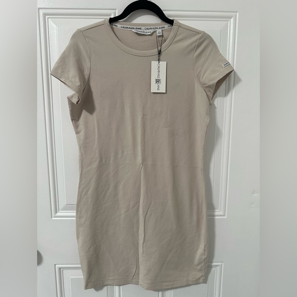 Calvin Klein‎ Cream Short Sleeve Dress. Size Small NWT